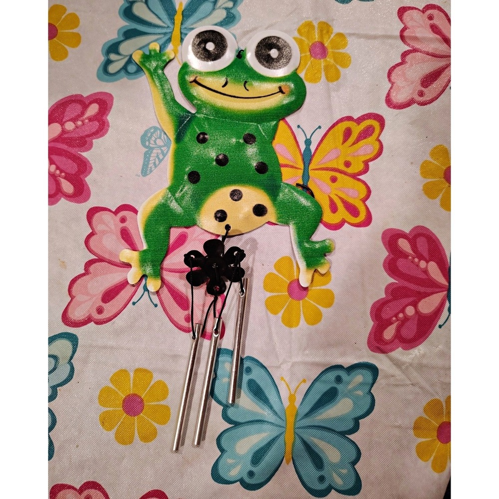 Small Green Frog Metal Hanging Wind Chime Indoor/Outdoor. For the frog lovers.
